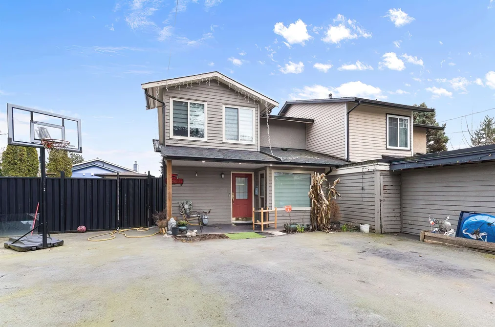 6860 134 STREET, Surrey BC V3W 8G7, Surrey BC — Residential for Sale - Photo 2