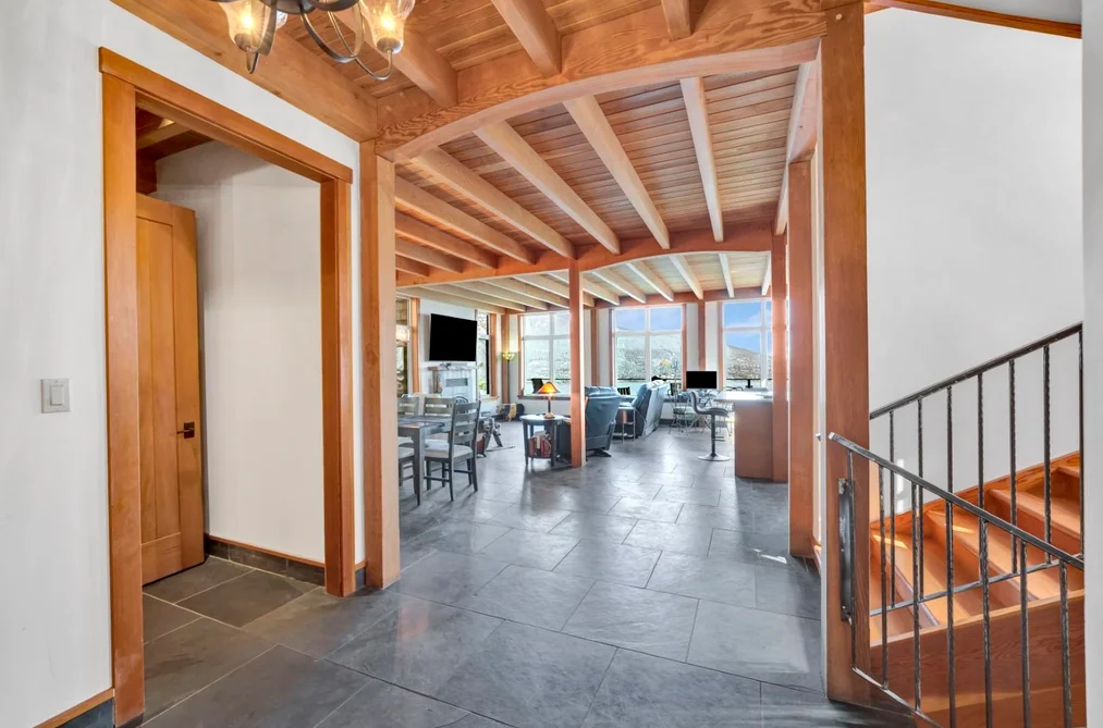 687 Channelview Drive, Bowen Island, BC - MLS: R3165074 - Photo 3 687 Channelview Drive, Bowen Island, BC - MLS: R3165074 - Photo 3