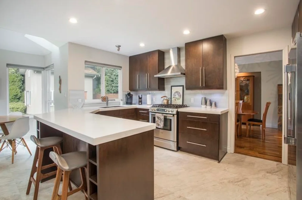 687 Seymour Boulevard, North Vancouver, BC - House for Sale - Photo 10 of 40 687 Seymour Boulevard, North Vancouver, BC - House for Sale - Photo 10 of 40