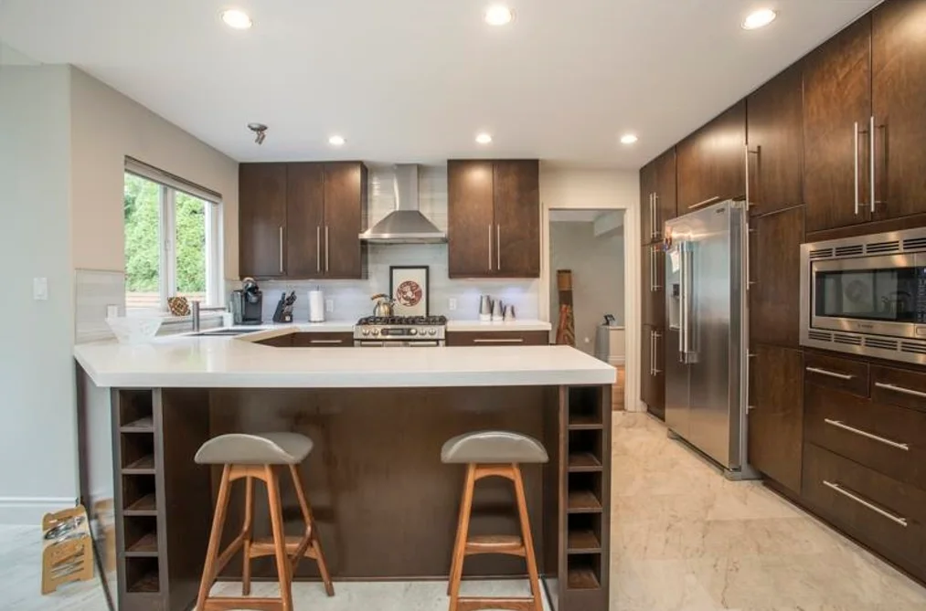 687 Seymour Boulevard, North Vancouver, BC - House for Sale - Photo 11 of 40 687 Seymour Boulevard, North Vancouver, BC - House for Sale - Photo 11 of 40
