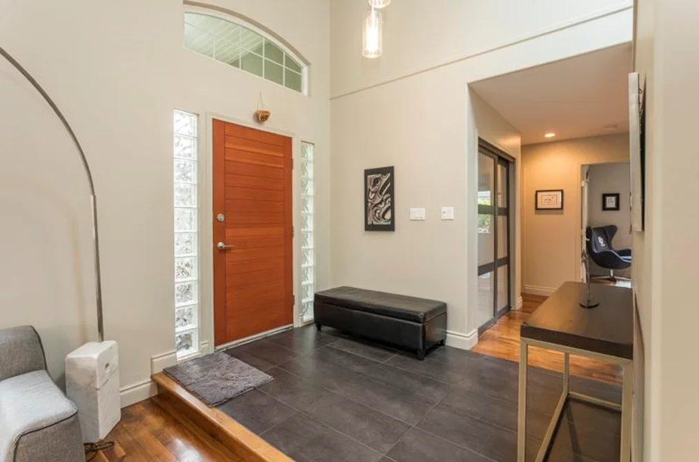 687 Seymour Boulevard, North Vancouver, BC - House for Sale - Photo 5 of 40 687 Seymour Boulevard, North Vancouver, BC - House for Sale - Photo 5 of 40