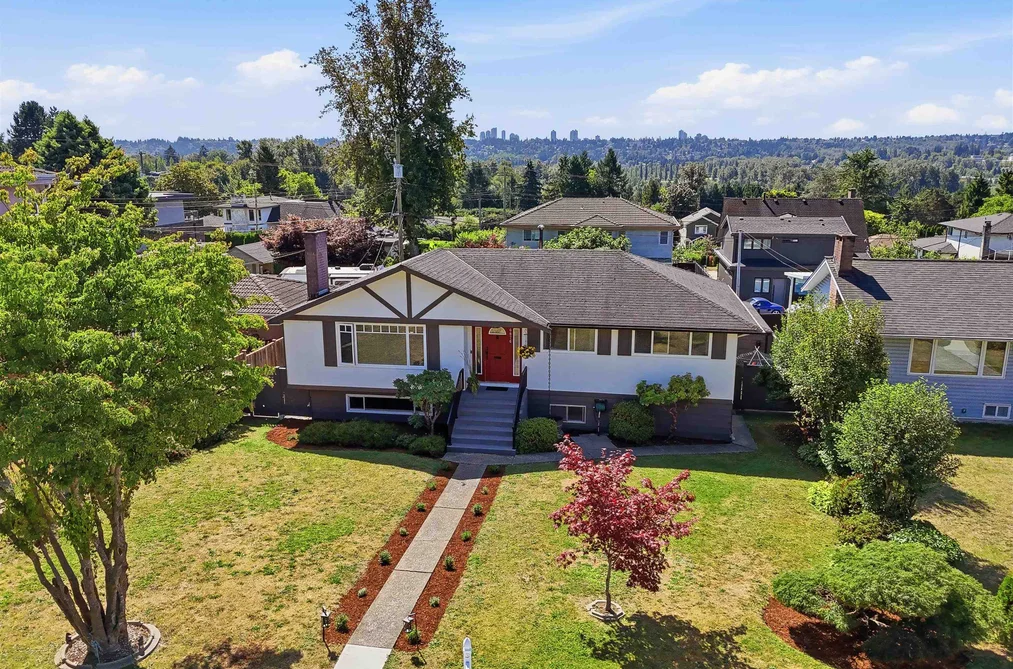 House for sale at 6876 Hycrest Drive Burnaby British Columbia - MLS: R3155845