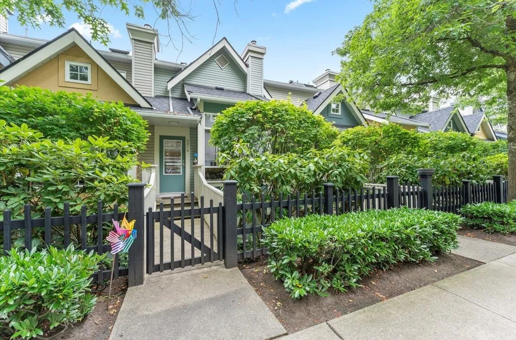 Townhouse for sale at 6878 Village Green Burnaby British Columbia - MLS: R3092809