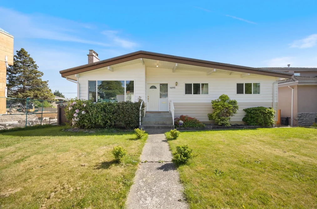 House for sale at 6890 Hycrest Drive Burnaby British Columbia - MLS: R3123178