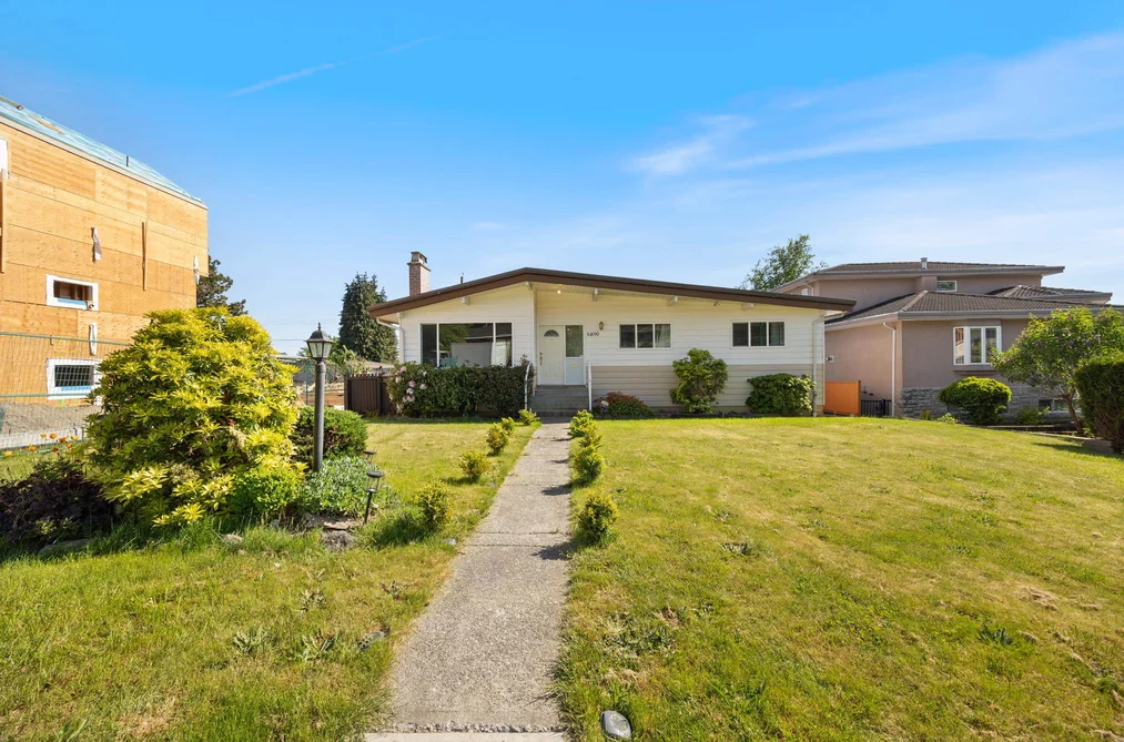 6890 HYCREST DRIVE, Burnaby BC V5B 2X2, Burnaby BC — Residential for Sale - Photo 2