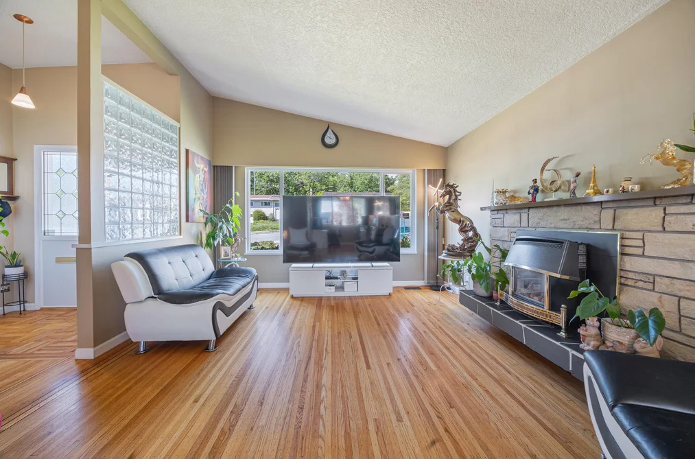 6890 HYCREST DRIVE, Burnaby BC V5B 2X2, Burnaby BC — Residential for Sale - Photo 4