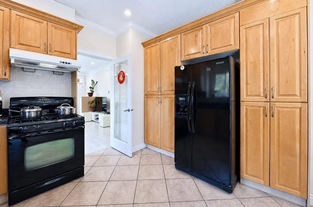 6890 KOALA CRESCENT, Burnaby, BC — Residential for Sale — Photo 11 of 37