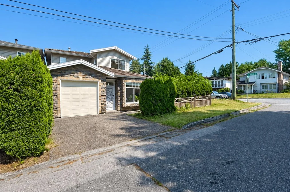 6890 KOALA CRESCENT, Burnaby, BC — Residential for Sale — Photo 3 of 37