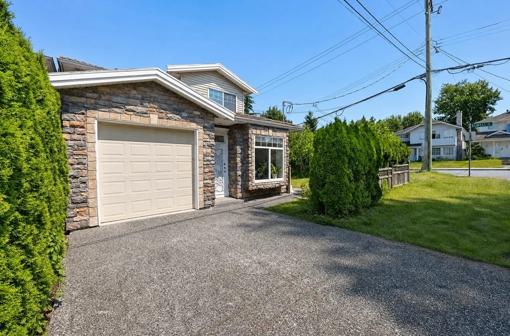 6890 KOALA CRESCENT, Burnaby, BC — Residential for Sale — Photo 4 of 37
