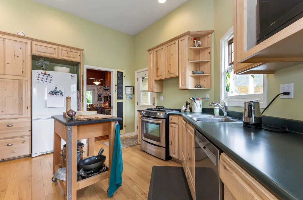690 FRASER AVENUE, Hope BC V0X 1L0, Hope BC — Residential for Sale - Photo 6