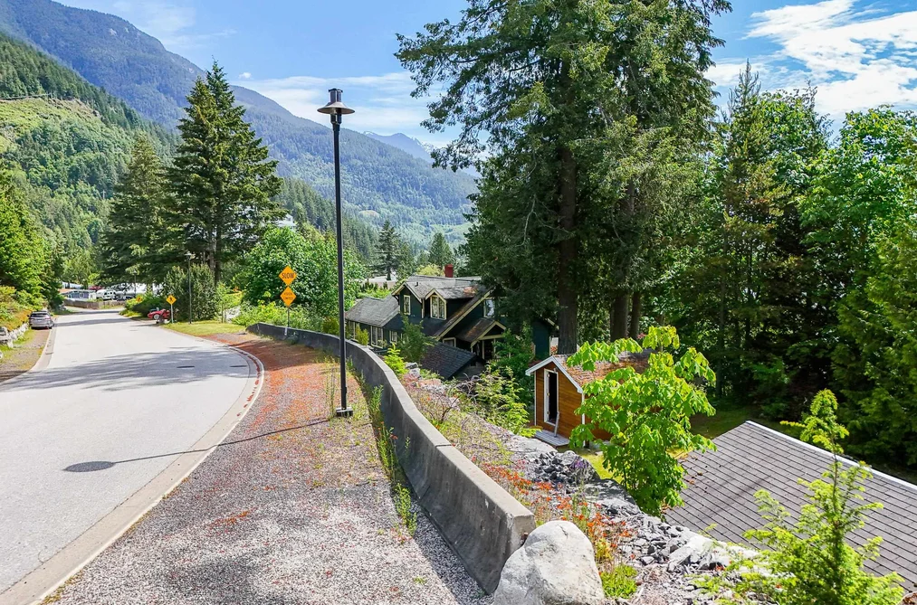 690 SHAUGHNESSY PLACE, Squamish BC V8B 1J1, Squamish BC — Land for Sale - Photo 4