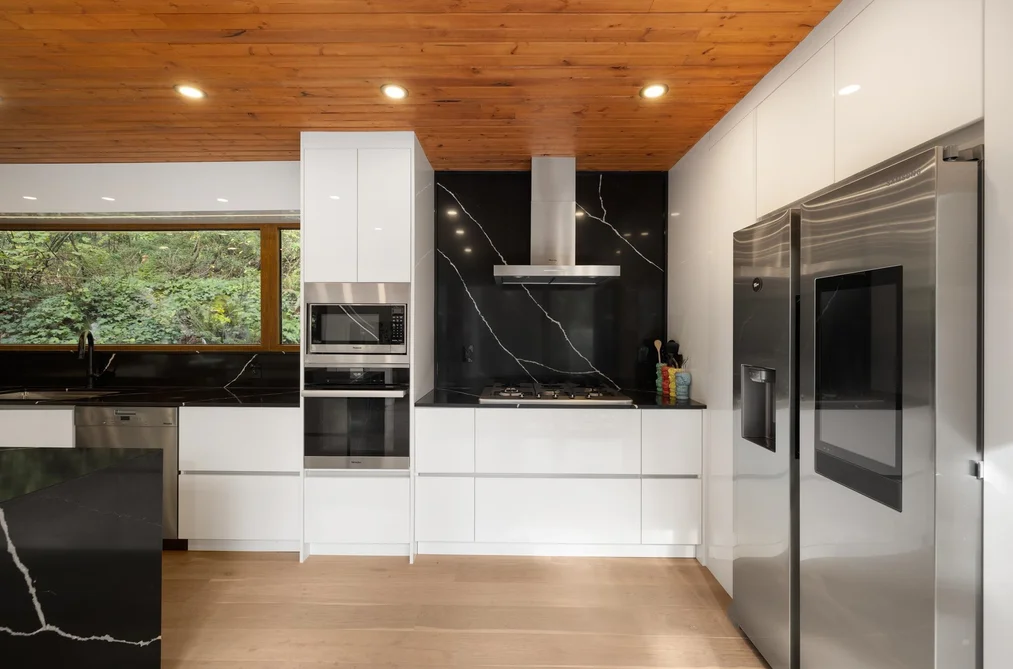 6915 Marine Drive, West Vancouver, BC - House for Sale - Photo 10 of 40 6915 Marine Drive, West Vancouver, BC - House for Sale - Photo 10 of 40