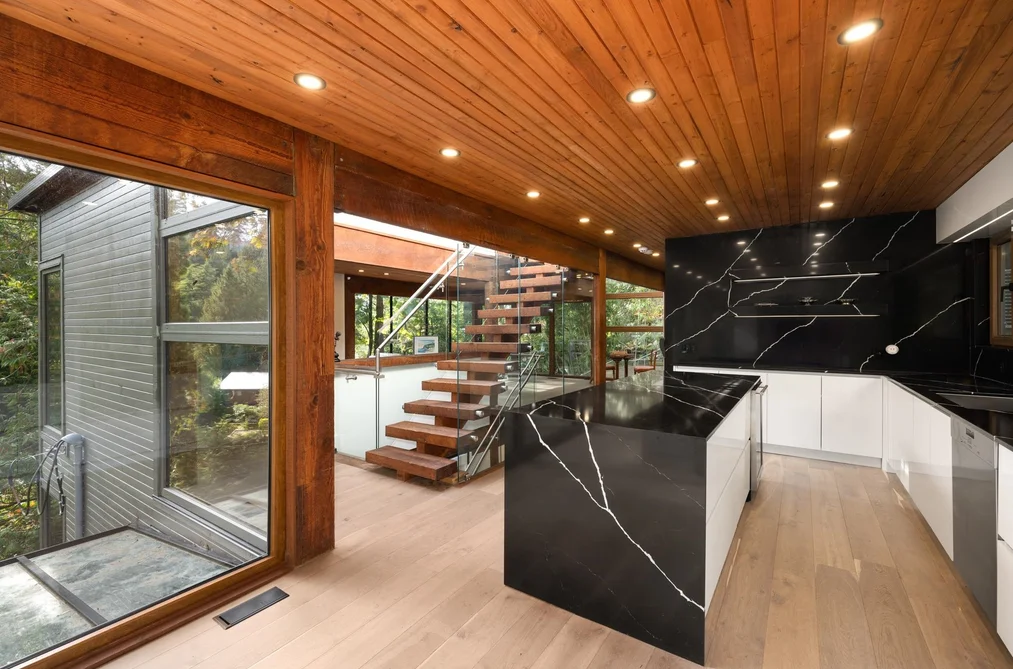 6915 Marine Drive, West Vancouver, BC - House for Sale - Photo 11 of 40 6915 Marine Drive, West Vancouver, BC - House for Sale - Photo 11 of 40