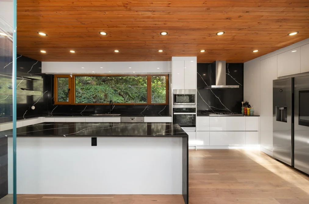 6915 Marine Drive, West Vancouver, BC - House for Sale - Photo 17 of 40 6915 Marine Drive, West Vancouver, BC - House for Sale - Photo 17 of 40