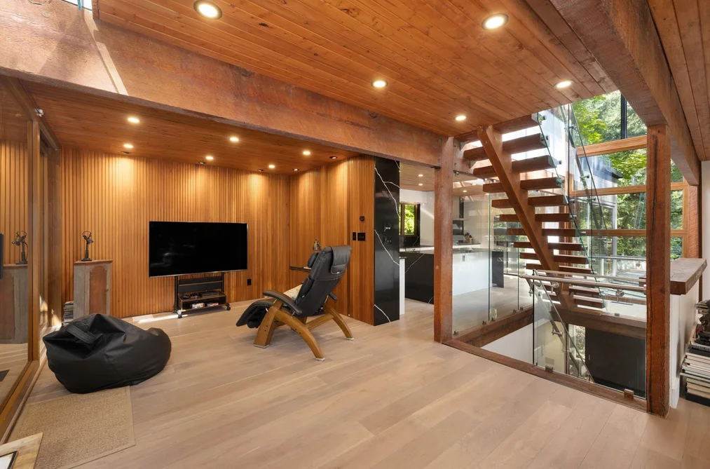 6915 Marine Drive, West Vancouver, BC - House for Sale - Photo 19 of 40 6915 Marine Drive, West Vancouver, BC - House for Sale - Photo 19 of 40