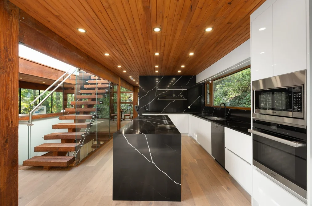 6915 Marine Drive, West Vancouver, BC - House for Sale - Photo 7 of 40 6915 Marine Drive, West Vancouver, BC - House for Sale - Photo 7 of 40