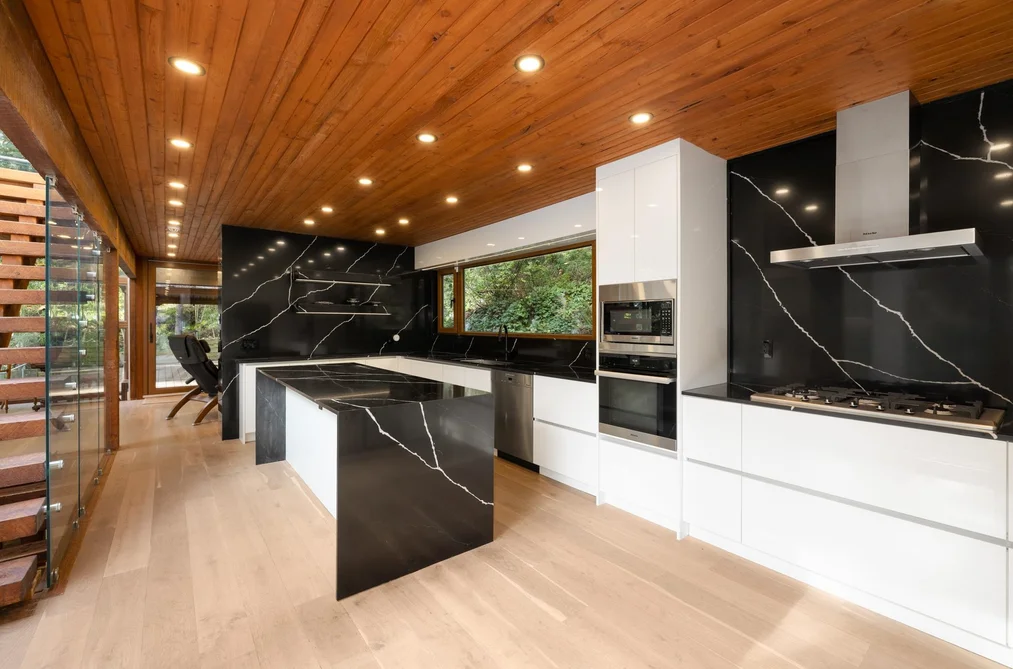 6915 Marine Drive, West Vancouver, BC - House for Sale - Photo 8 of 40 6915 Marine Drive, West Vancouver, BC - House for Sale - Photo 8 of 40
