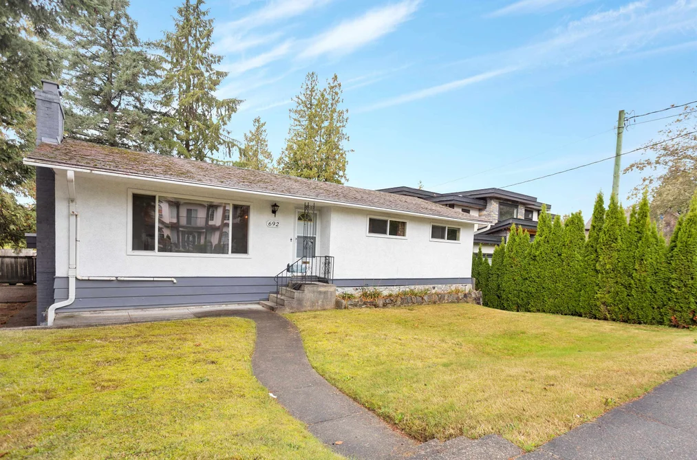 House for sale at 692 Blue Mountain Street Coquitlam British Columbia - MLS: R3151694