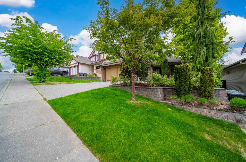 6924 197B STREET, Langley BC V2Y 3B1, Langley BC — Residential for Sale - Photo 2