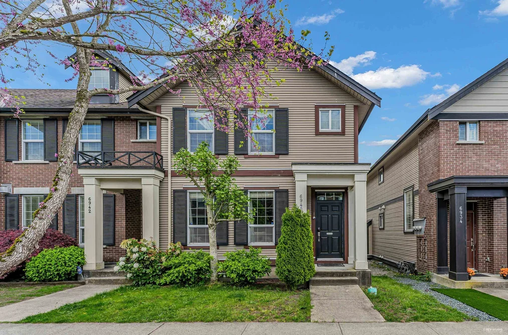 Row House (Non-Strata) for sale at 6940 208a Street Langley British Columbia - MLS: R3083357