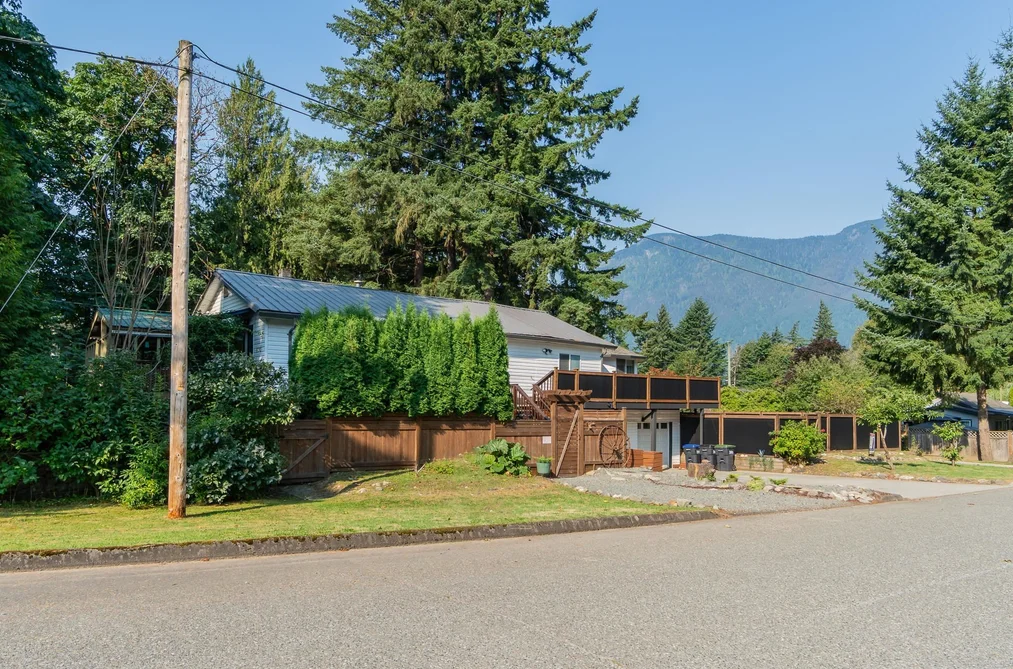 695 HUDSON BAY STREET, Hope BC V0X 1L4, Hope BC — Residential for Sale - Photo 2