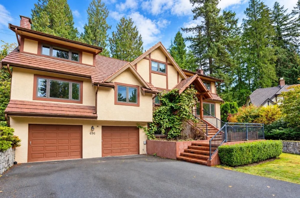 696 Wellington Pl, North Vancouver, BC - MLS: R3178556