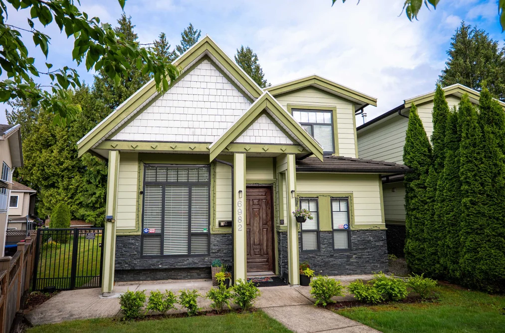 Half Duplex for sale at 6982 Burns Court Burnaby British Columbia - MLS: R3125270