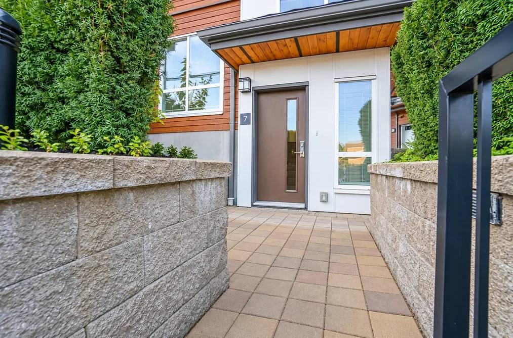 7-909 Clarke Road, Port Moody, BC - Townhouse for Sale - Photo 10 of 13 7-909 Clarke Road, Port Moody, BC - Townhouse for Sale - Photo 10 of 13