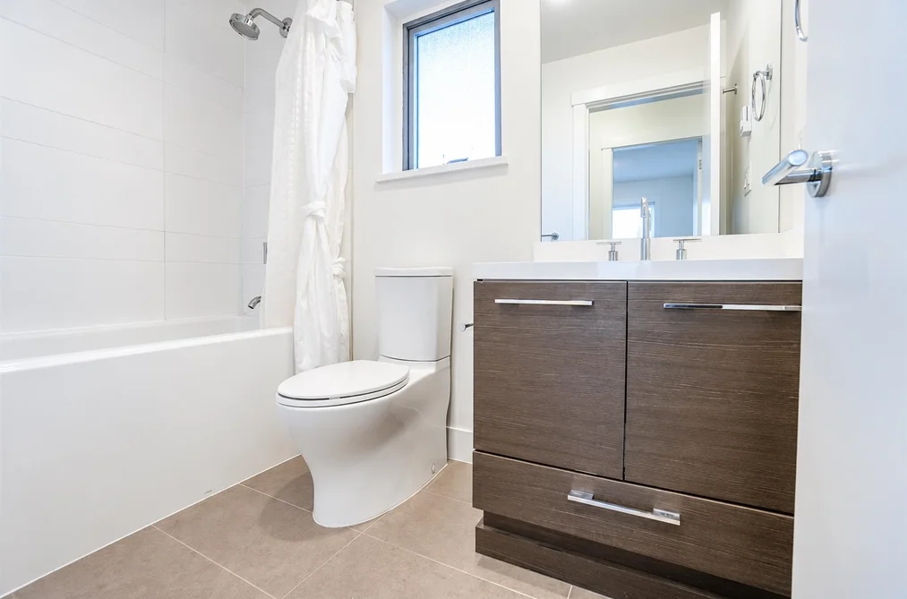 7-909 Clarke Road, Port Moody, BC - Townhouse for Sale - Photo 8 of 13 7-909 Clarke Road, Port Moody, BC - Townhouse for Sale - Photo 8 of 13