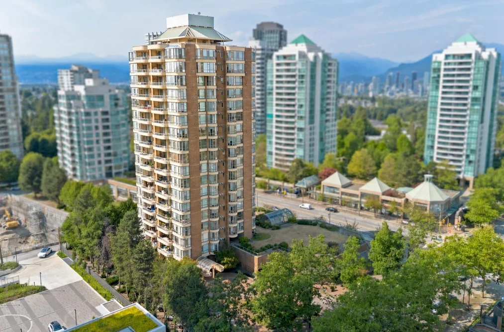 Condo for sale at 700 5967 Wilson Avenue Burnaby British Columbia - MLS: R3143547