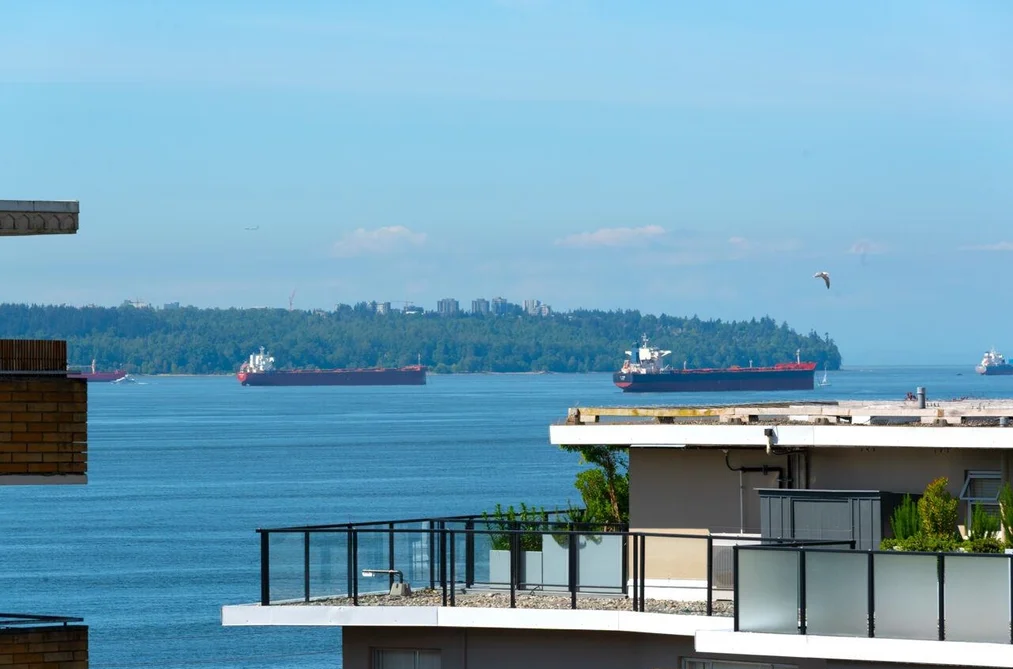 701 1341 CLYDE AVENUE, West Vancouver BC V7T 1E8, West Vancouver BC — Residential for Sale - Photo 2