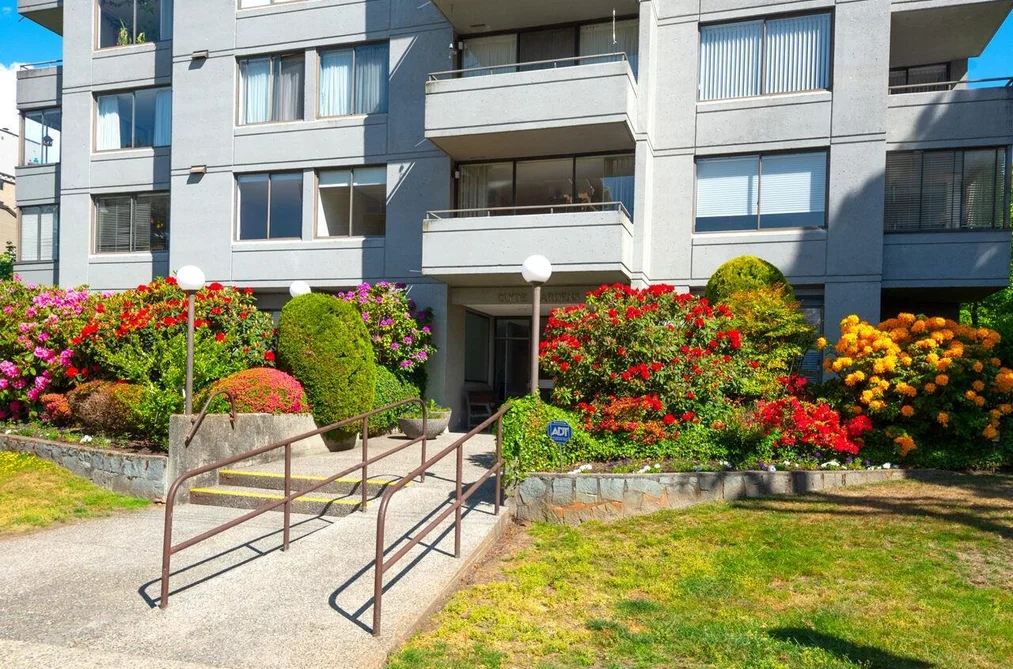 701 1341 CLYDE AVENUE, West Vancouver BC V7T 1E8, West Vancouver BC — Residential for Sale - Photo 3