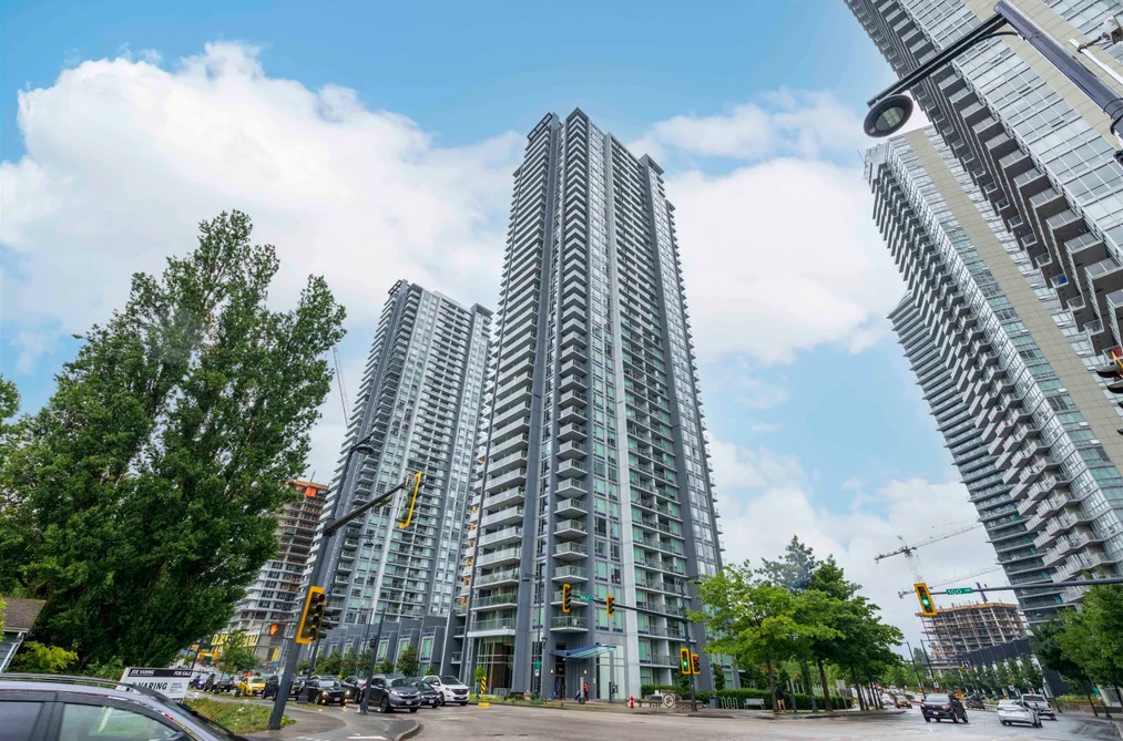 Condo for sale at 701 13696 100 Ave Surrey British Columbia - MLS: R3110890