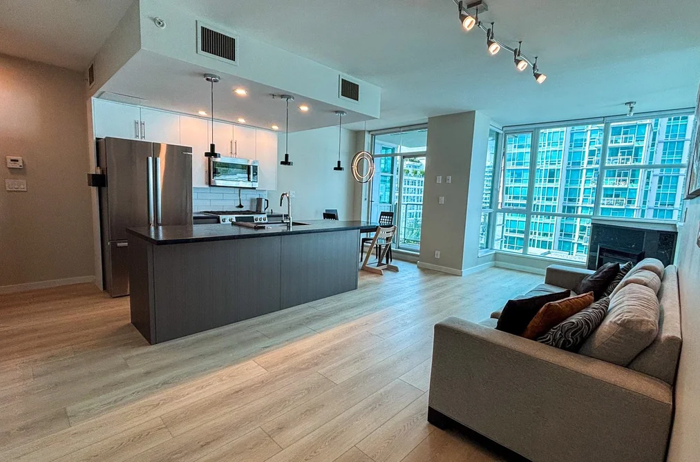 Condo for sale at 702 168 E Esplanade North Vancouver British Columbia - MLS: R3159610
