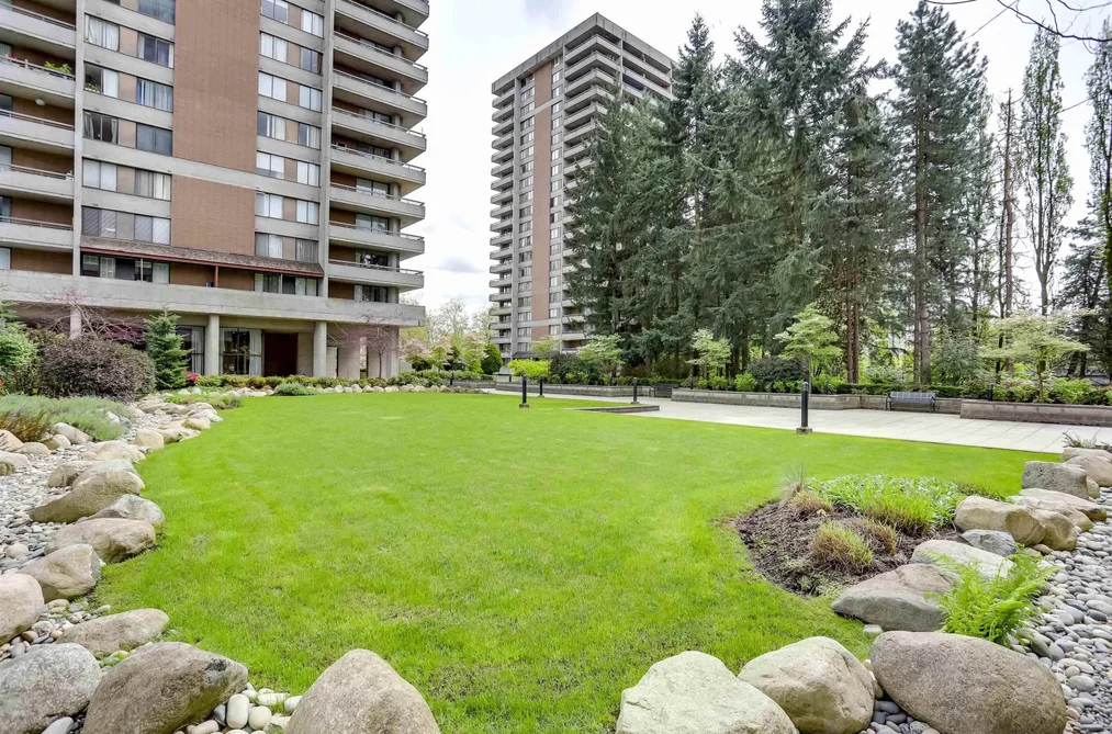 Condo for sale at 702 3771 Bartlett Court Burnaby British Columbia - MLS: R3016370