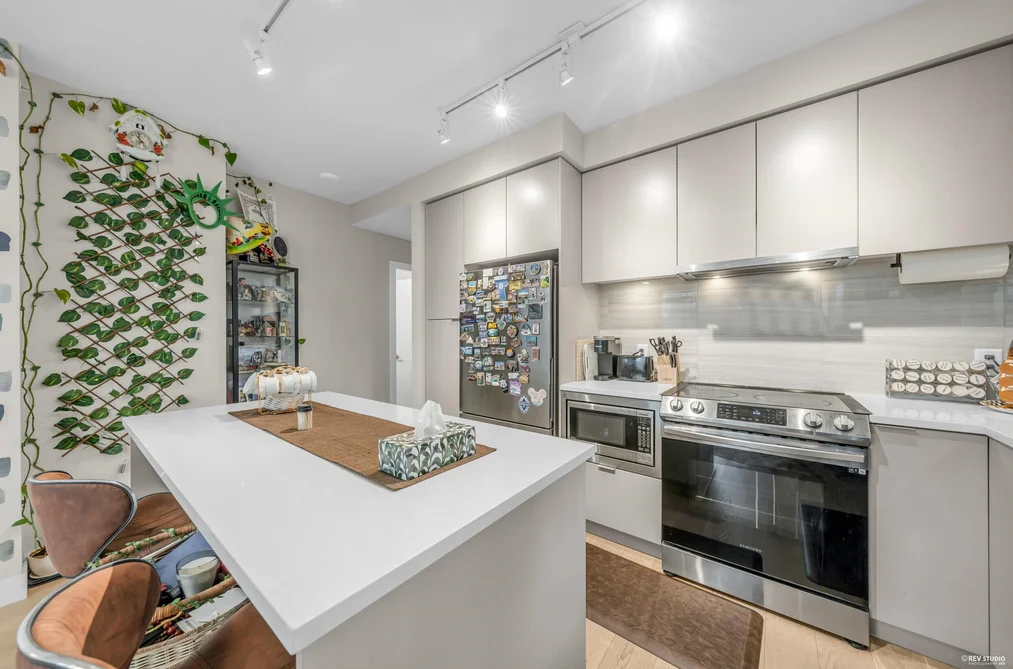 702 8725 UNIVERSITY CRESCENT, Burnaby BC V5A 4Y8, Burnaby BC — Residential for Sale - Photo 4
