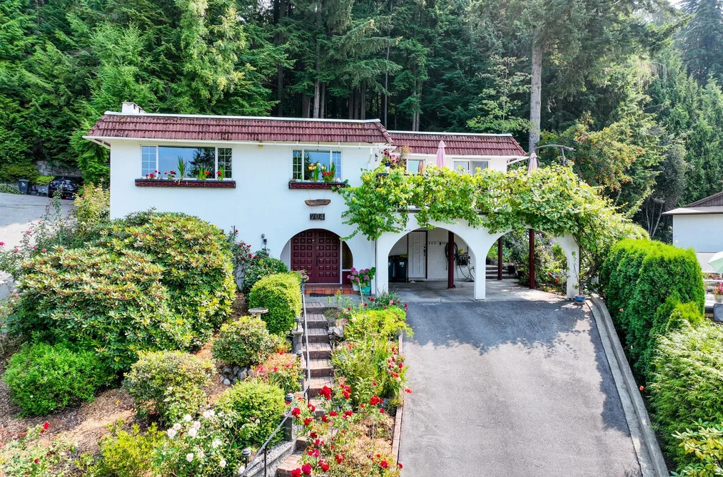 House for sale at 704 Maurelle Court North Vancouver British Columbia - MLS: R3157342