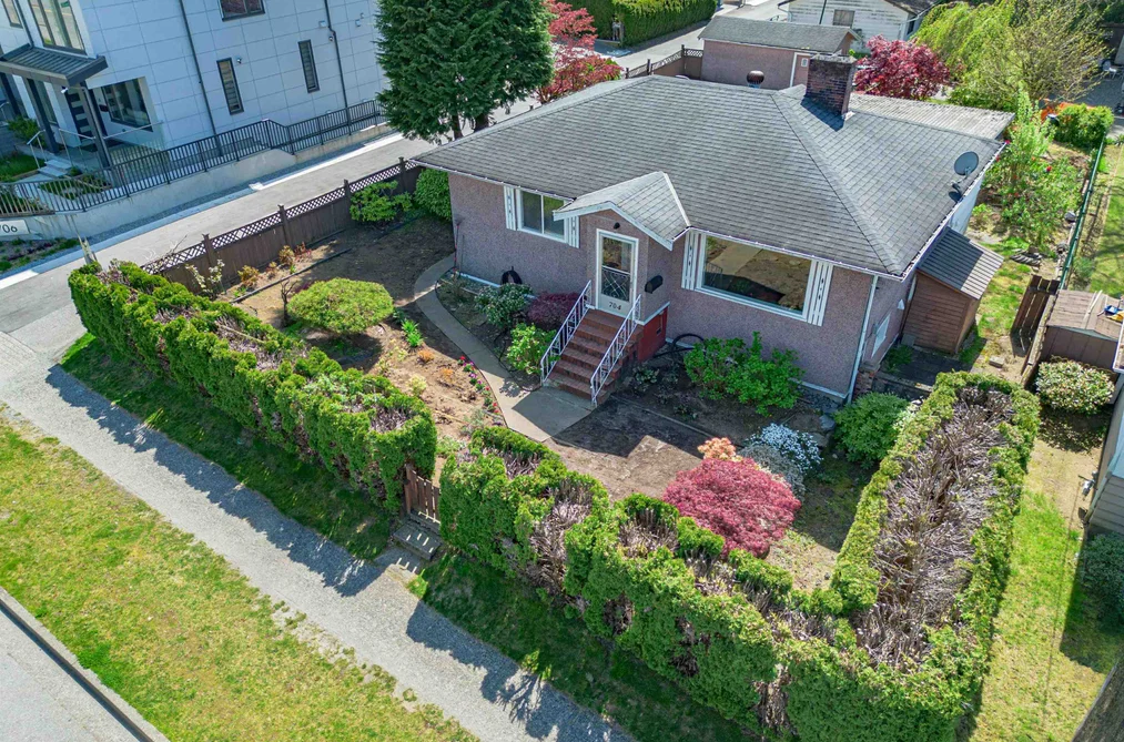 House for sale at 704 Smith Avenue Coquitlam British Columbia - MLS: R3118140