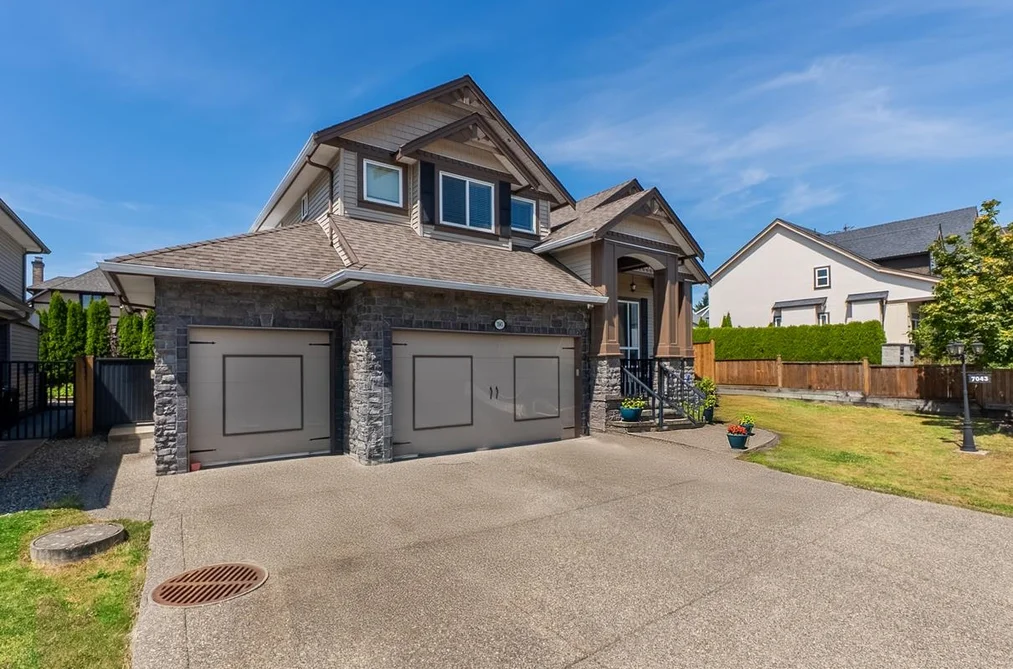 7043 197B STREET, Langley BC V2Y 0E9, Langley BC — Residential for Sale - Photo 2