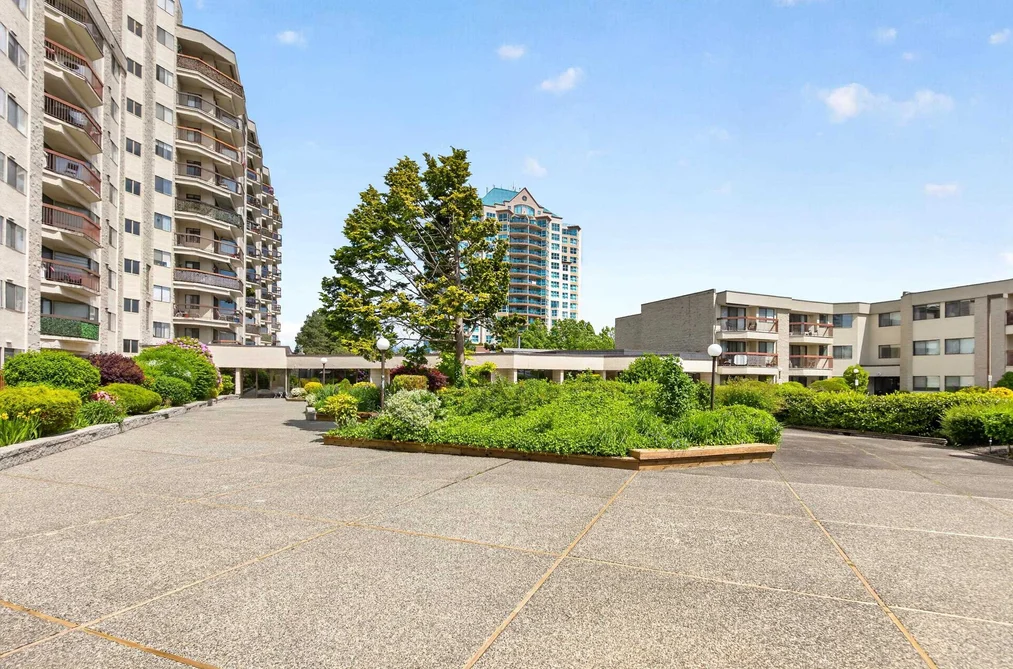 Condo for sale at 705 31955 Old Yale Road Abbotsford British Columbia - MLS: R3125055