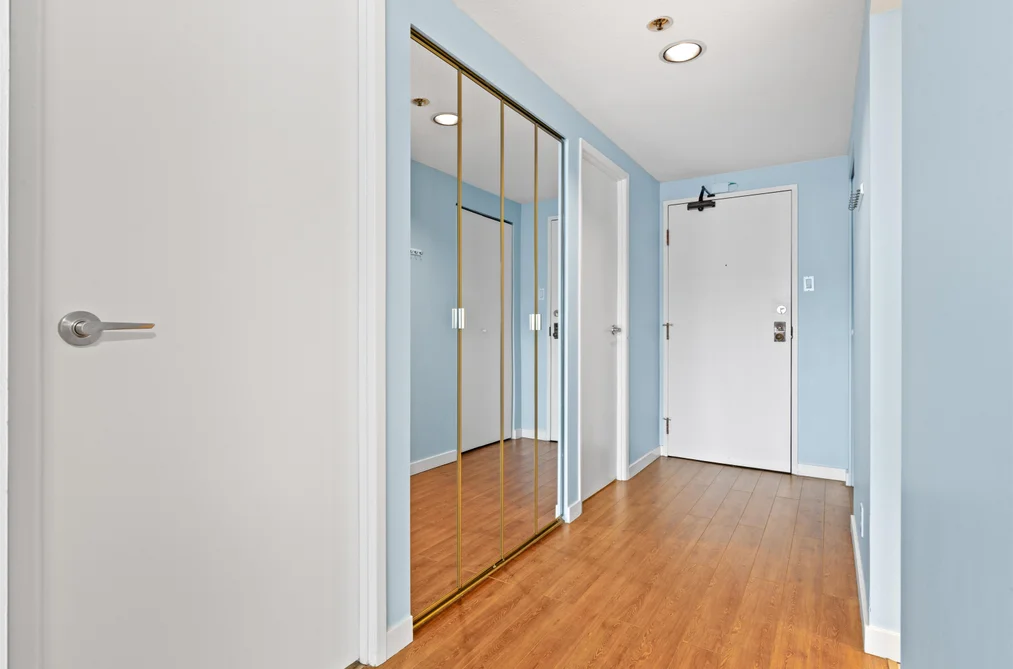 705 460 WESTVIEW STREET, Coquitlam BC V3K 6C9, Coquitlam BC — Residential for Sale - Photo 2