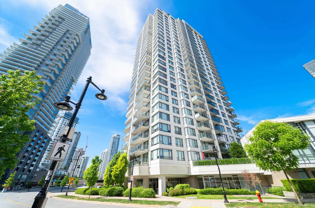 Condo for sale at 705 570 Emerson Street Coquitlam British Columbia - MLS: R3123694