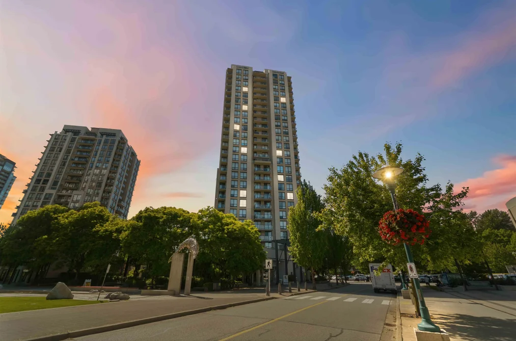 Condo for sale at 706 2982 Burlington Drive Coquitlam British Columbia - MLS: R3127315