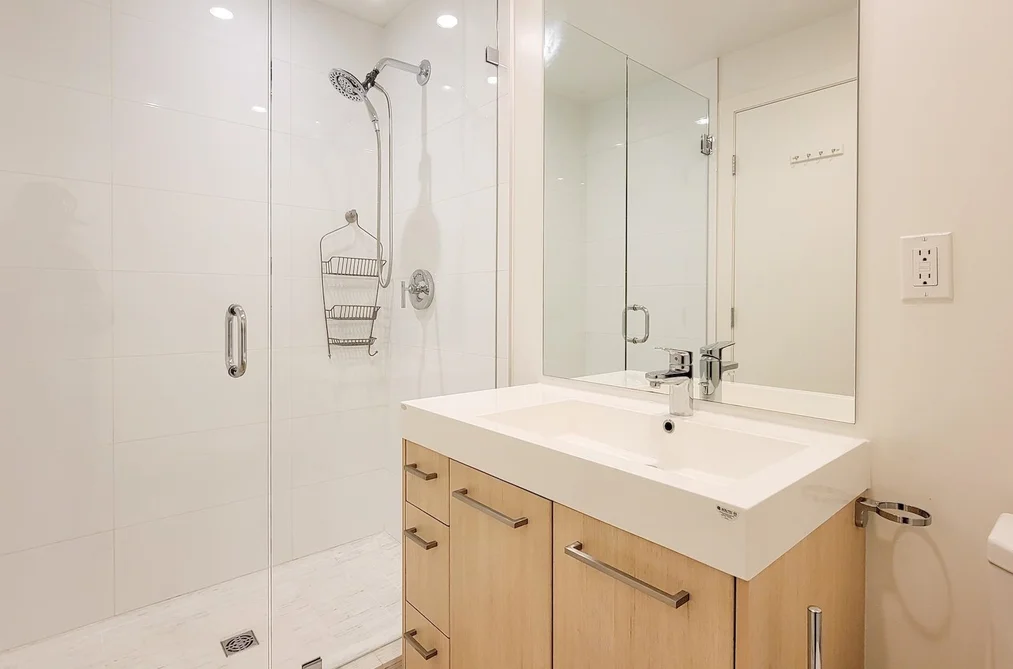 706 9080 UNIVERSITY CRESCENT, Burnaby BC V5A 0B7, Burnaby BC — Residential for Sale — Photo 13 of 23