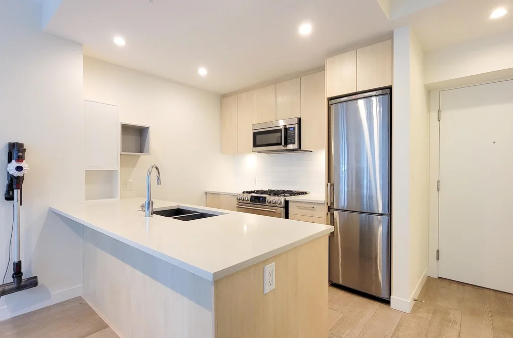 706 9080 UNIVERSITY CRESCENT, Burnaby BC V5A 0B7, Burnaby BC — Residential for Sale — Photo 3 of 23