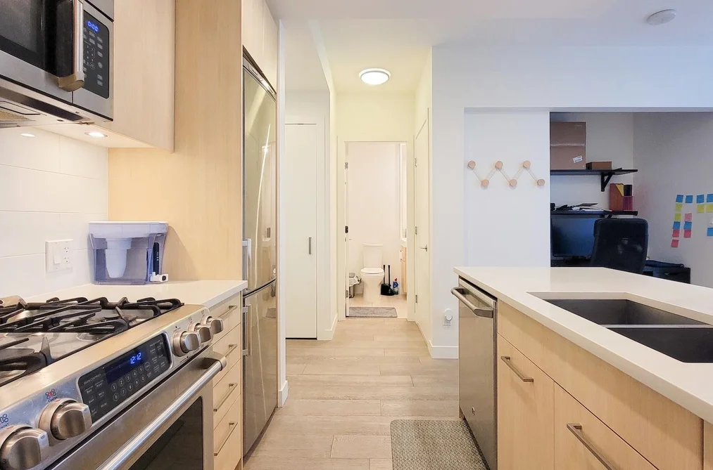 706 9080 UNIVERSITY CRESCENT, Burnaby BC V5A 0B7, Burnaby BC — Residential for Sale — Photo 5 of 23