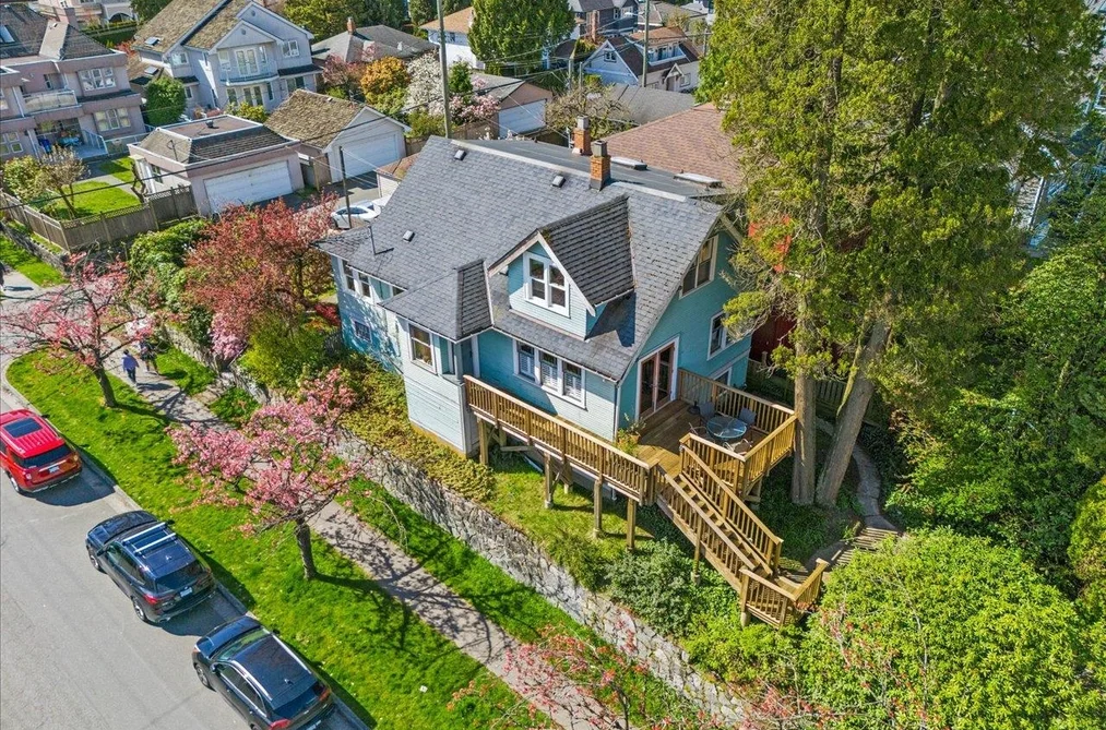 House for sale at 706 W 24th Avenue Vancouver British Columbia - MLS: R3115196