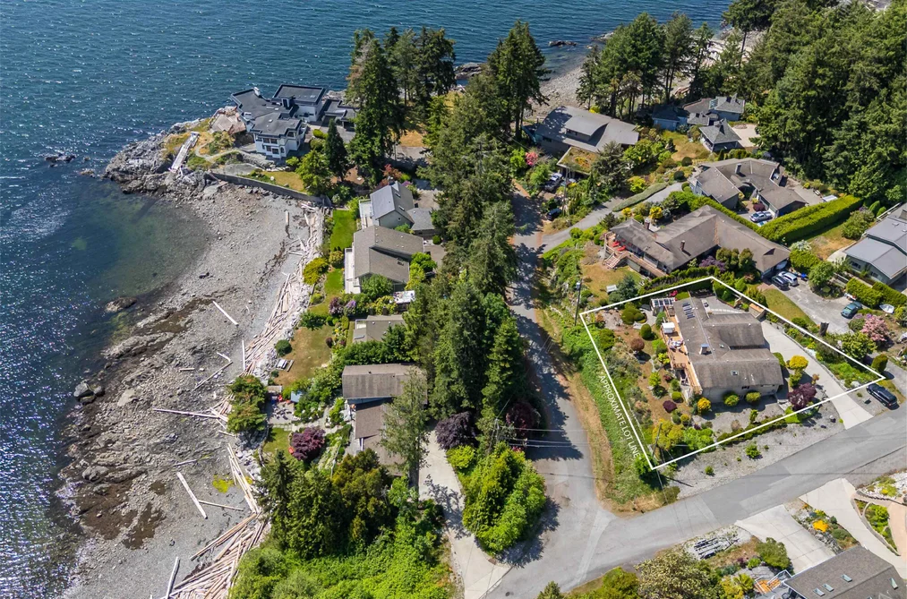 7065 DALE ROAD, Sechelt BC V7Z 0N2, Sechelt BC — Residential for Sale - Photo 2