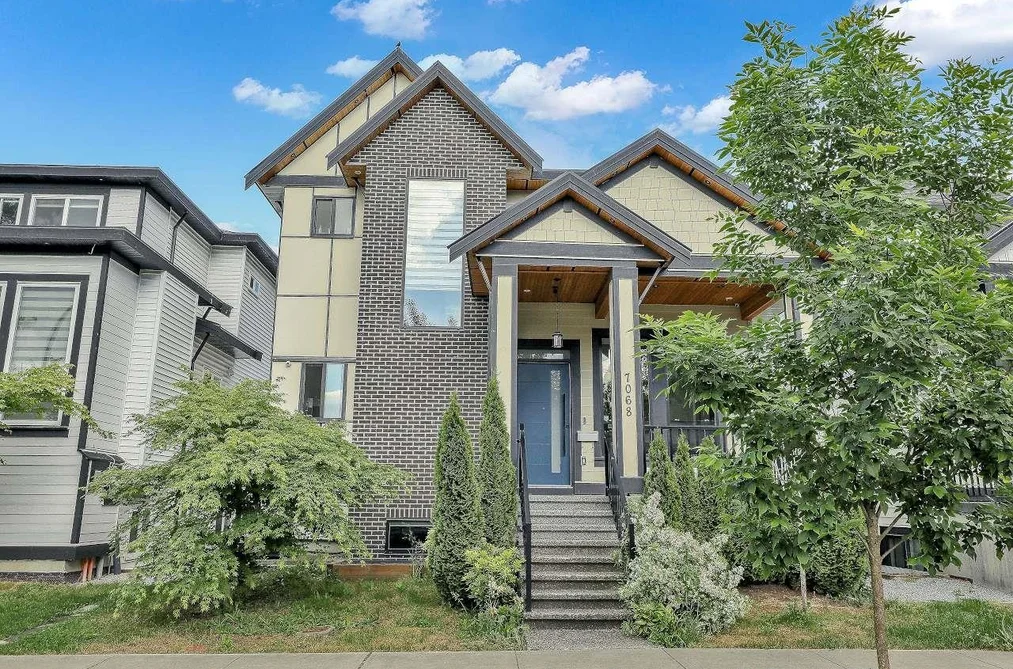 House for sale at 7068 194 Street Surrey British Columbia - MLS: R3125507