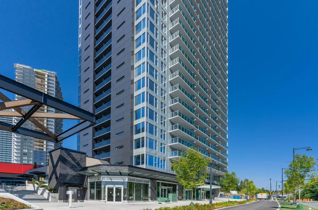 Condo for sale at 708 13655 Fraser Highway Surrey British Columbia - MLS: R3138811